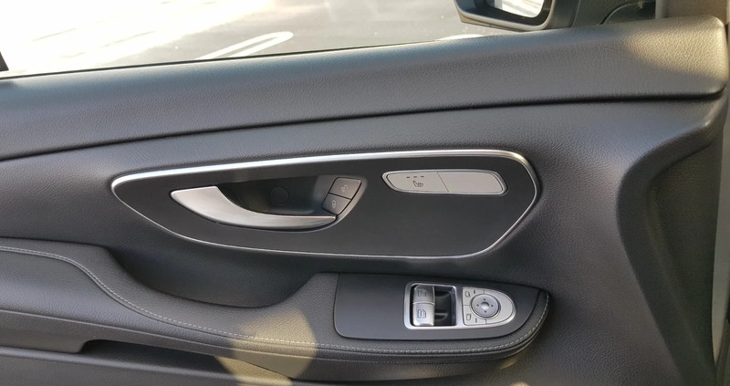 Mercedes-Benz Klasa V cena 233085 przebieg: 130000, rok produkcji 2017 z Międzybórz małe 121